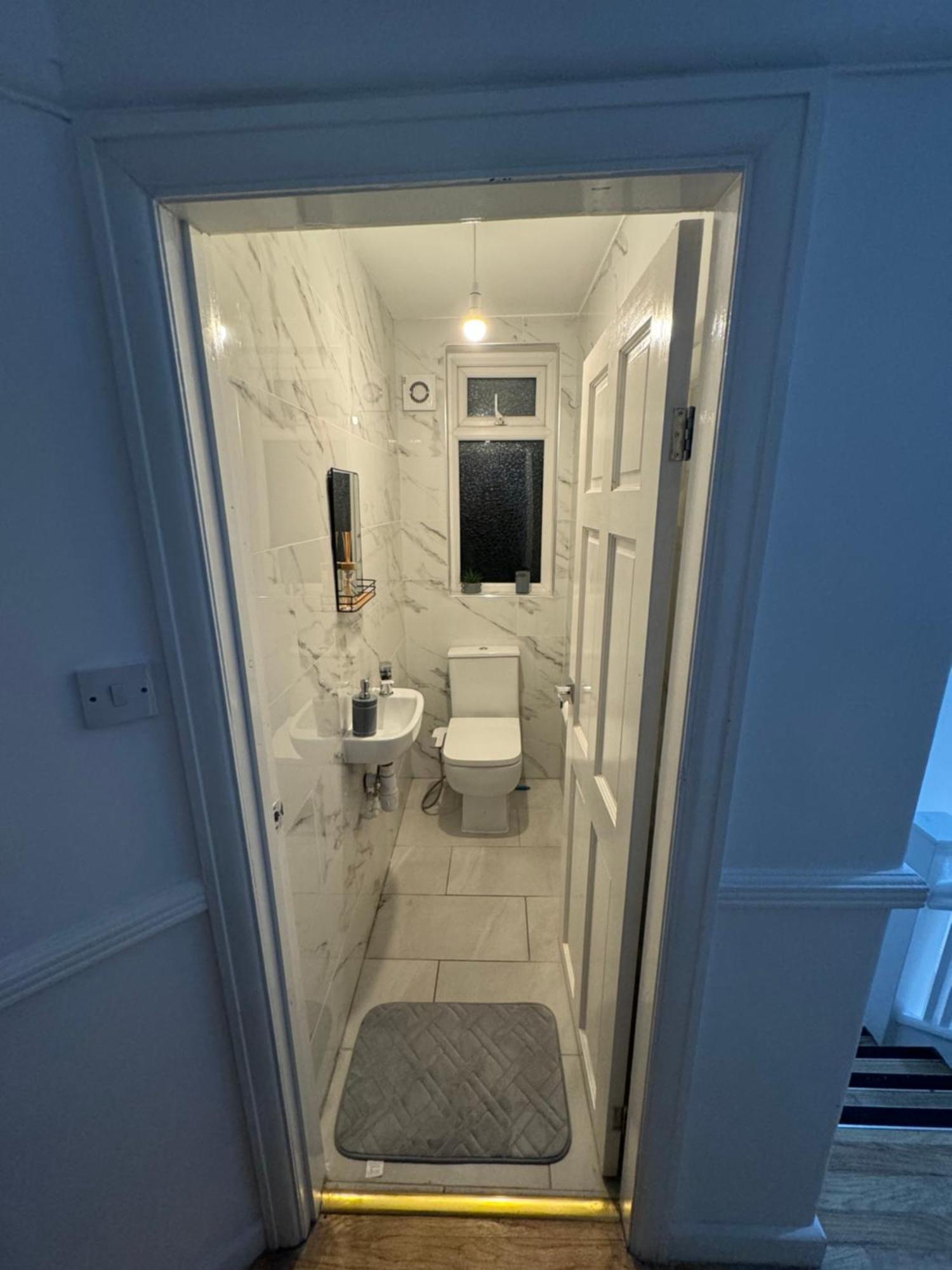 Elegant Estates Humble Abode Room 5 Manchester Exterior photo