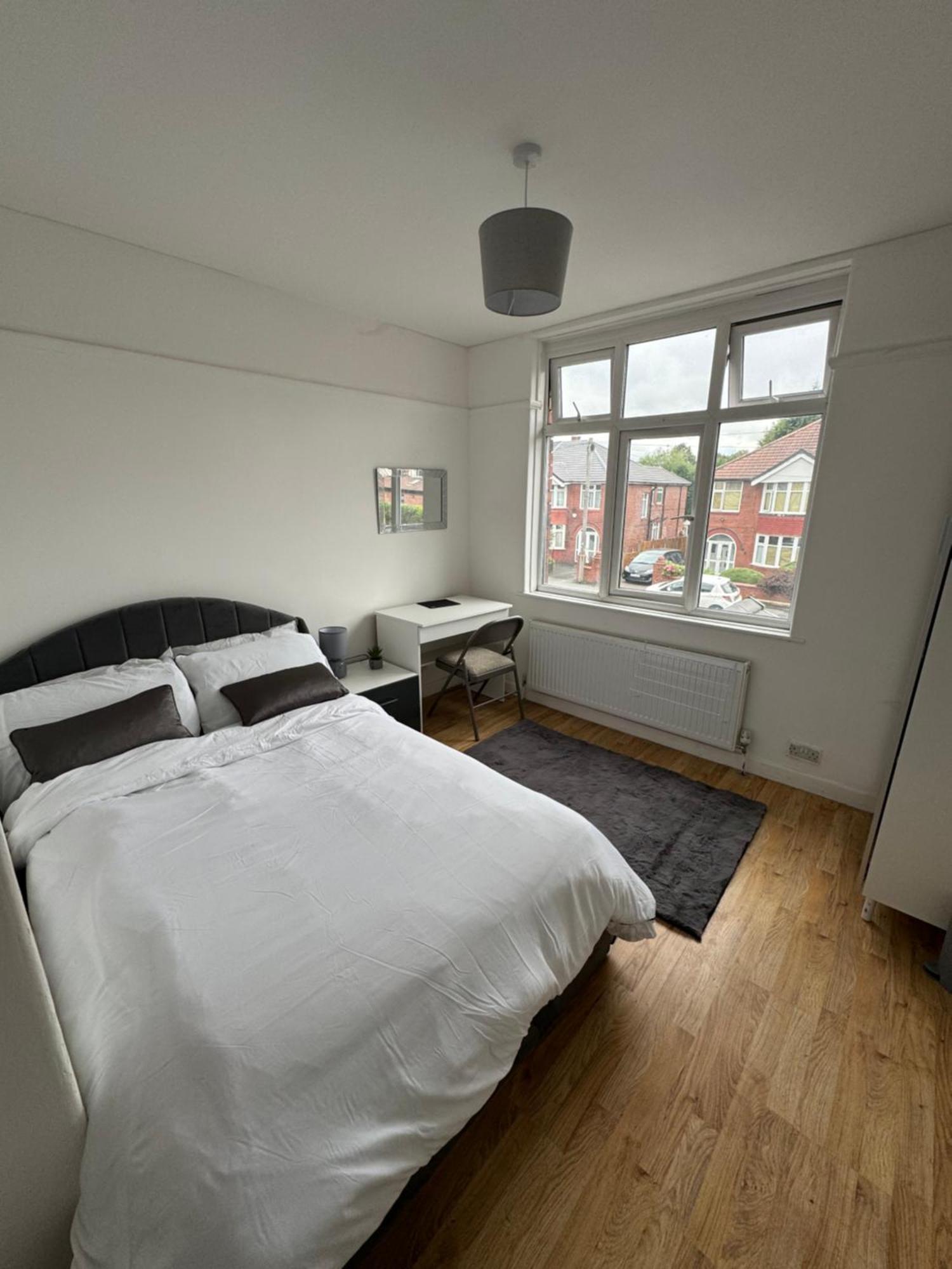 Elegant Estates Humble Abode Room 5 Manchester Exterior photo